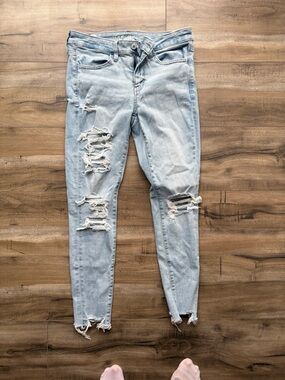 American Eagle Light Wash Distressed Women’s Jeans - Slim Fit Jegging US6 Short